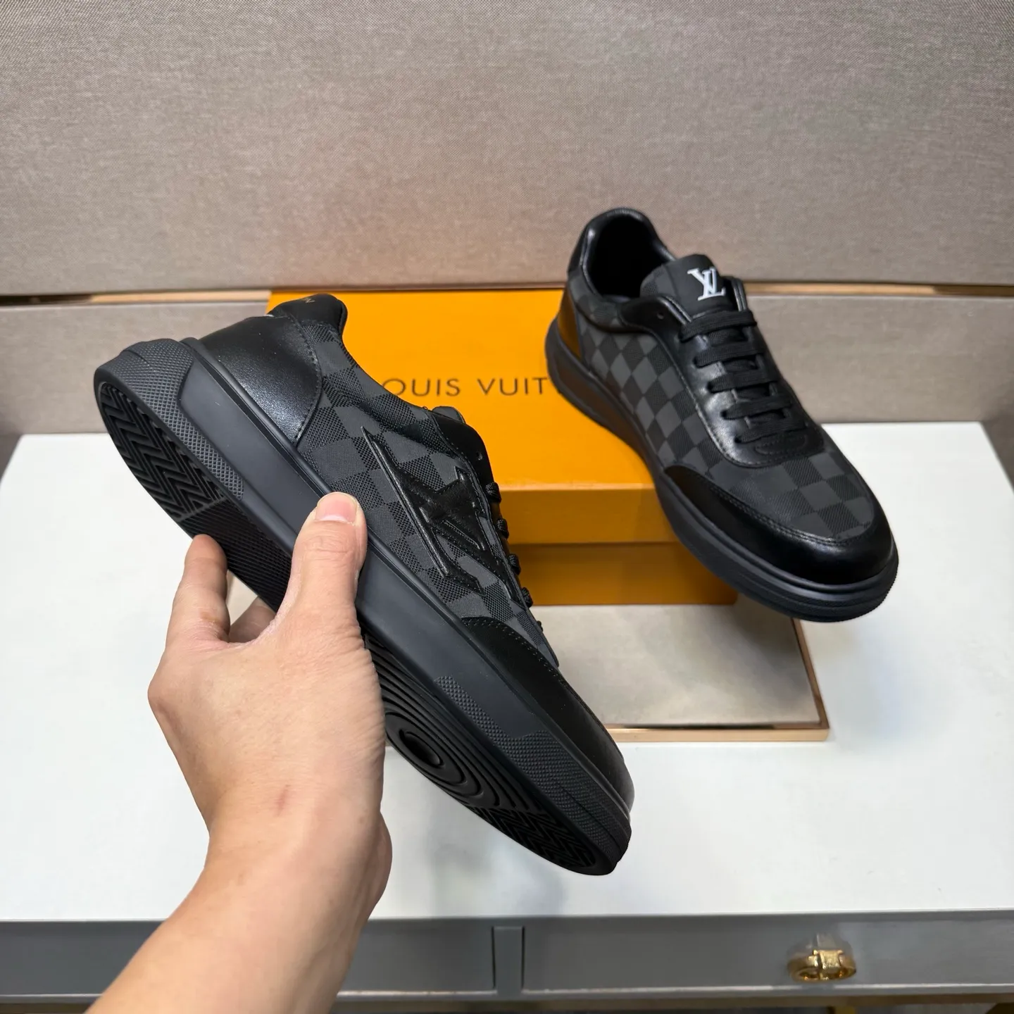 ⬛️Ex-factory price p400 [LV~] Men's casual shoes, 2025z cabinet sales simultaneously 🔶Code number: 38-44#️⃣ 🔷3 colors🔜The upper is made of multi-material splicing ➕Genuine leather lining, comfortable and breathable, sole: original comfortable and wear-resistant outsole, ⚠️real thing📱photographed🎬real thing is better📢📢📢